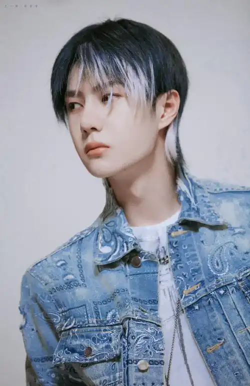 王一博这就是街舞#//#王一博#    酷博,告诉我,你怎么什么造型都能