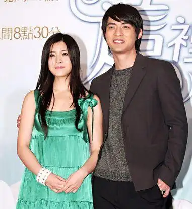 07年拍完首部电视剧后,陈妍希紧接着又参演了当时还很红的周渝民主演