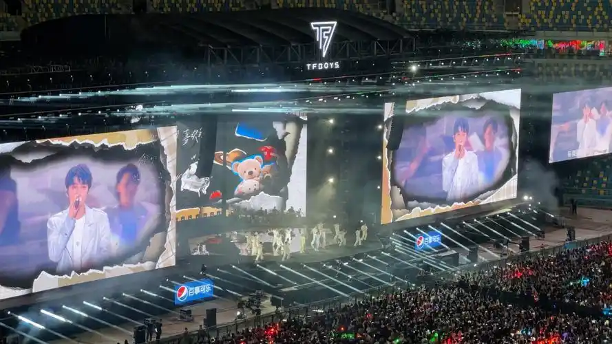 tfboys十周年演唱会现场【明天见】