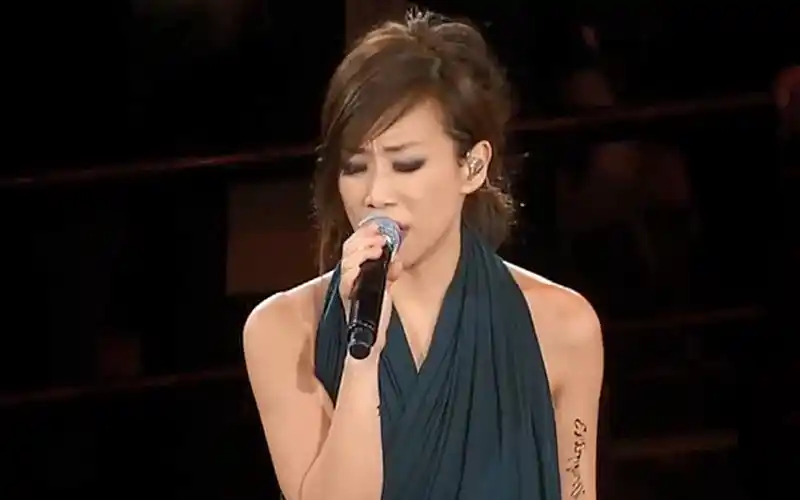 林忆莲曾嫌弃这首歌土,没想到后来成为乐坛经典,你是否听哭过?