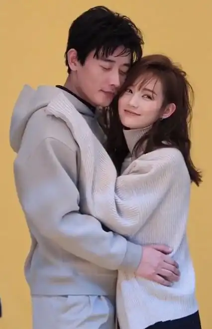 罗晋李一桐合影照流出看清他手放的位置我都替唐嫣吃醋