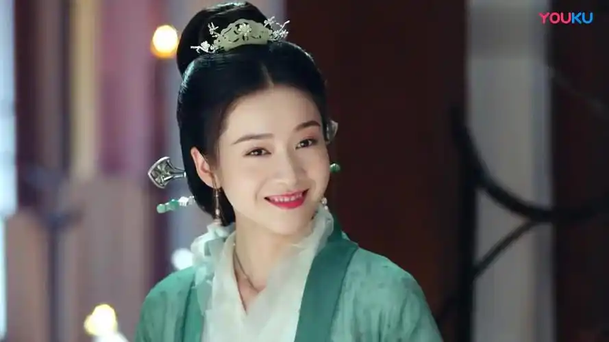 白发王妃:容乐帮她梳头,姑娘接下来一句话,张雪迎直呼好单纯_超清