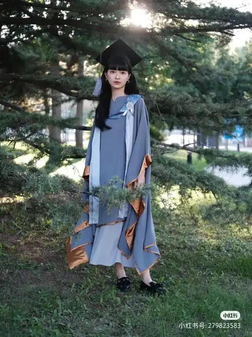 今年的美院学士服设计再次美哭网友