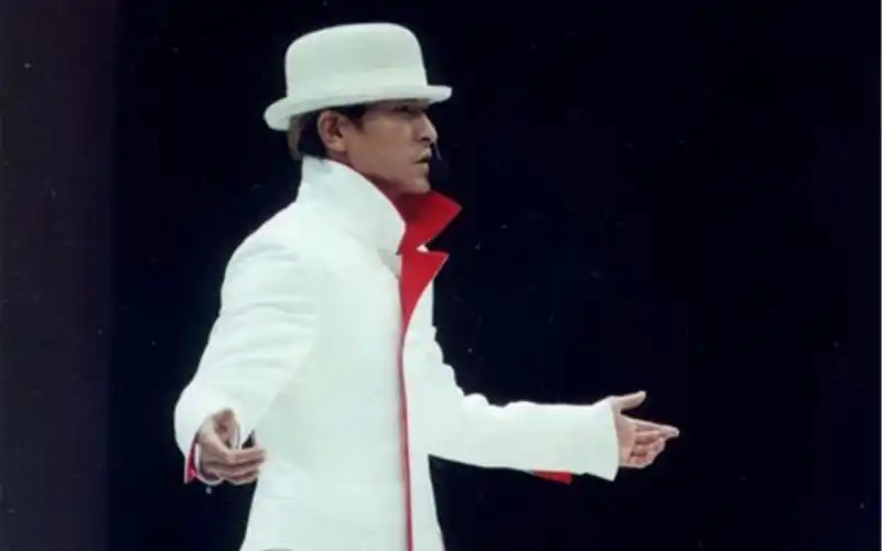 【刘德华】99年演唱会开场 独自去偷欢 倒转地球 这个男人真是帅到