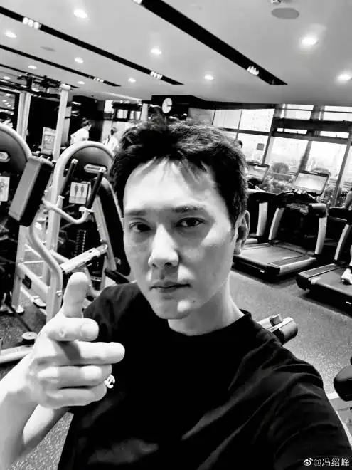 冯绍峰小肚腩凸显疑发福 晒健身照这样回应