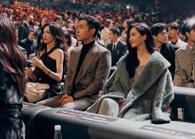 肖战雷佳音让c位|杨幂|唐嫣|胡歌|女明星|迪丽热巴|古力娜扎_网易订阅