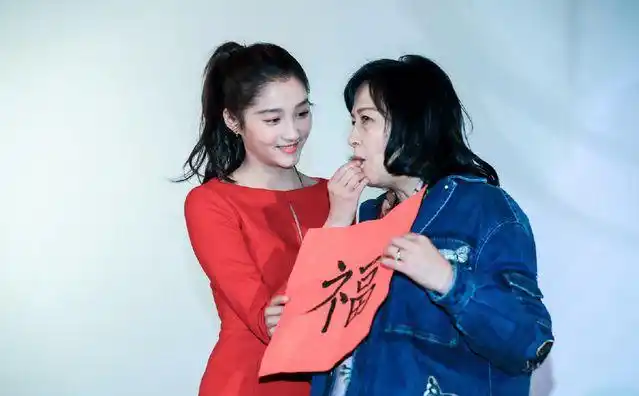 关晓彤和姐姐关晓丹有什么差别你认为是怎样的呢