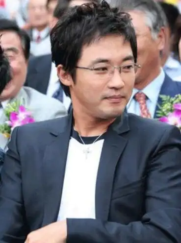 46岁安在旭现状曝光疾病缠身老态发福1岁女儿长相被批丑