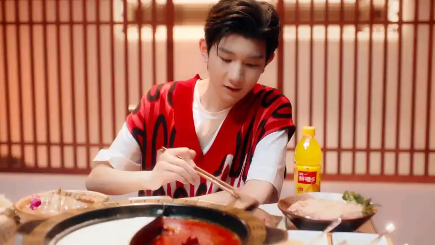 [王源]冬天爱吃火锅?