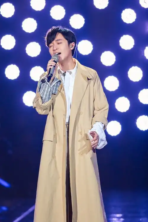 《歌手》2019吴青峰"抢第一"首秀《起风了》:人是学不乖的动物