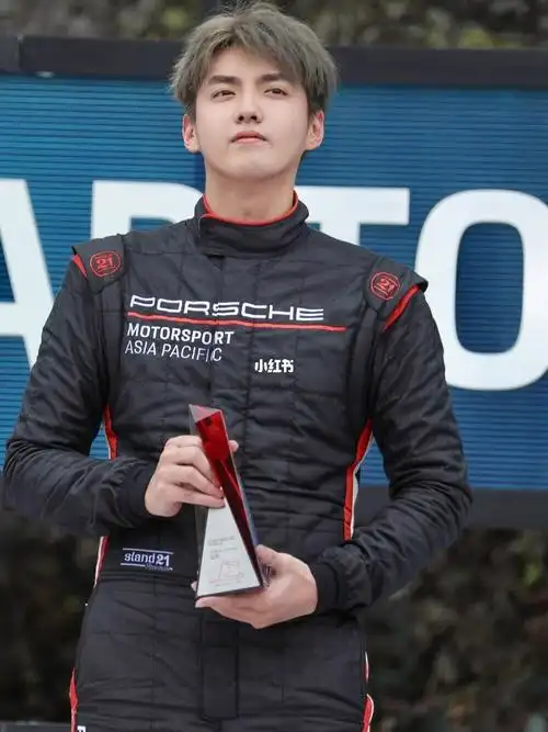 94_吴亦凡_赛车_娱乐_明星娱乐资讯