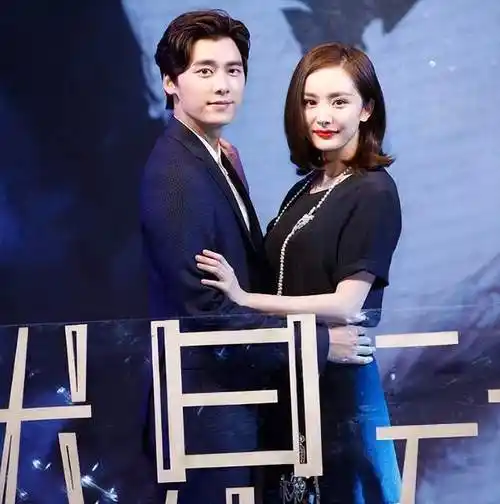 老搭档现状反差大:杨幂庆祝出道20周年,李易峰15年星途毁于一旦