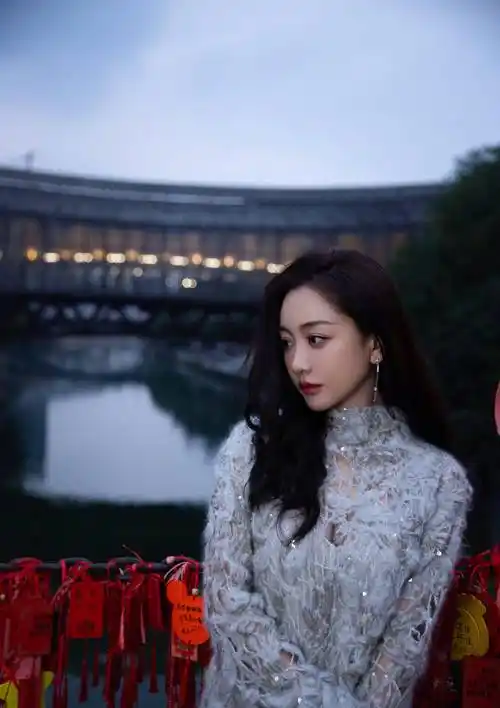 明星杨蓉写真合集:端庄秀丽,温婉迷人!