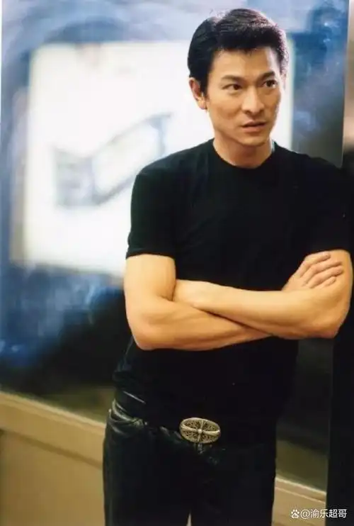 90年代,所有人都承认刘德华演戏很好,但认为他唱歌很烂.