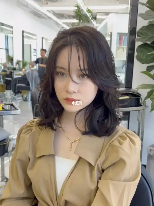 中长发烫发齐肩长度烫发