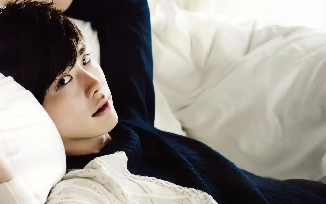 韩国小鲜肉国民暖男李钟硕帅气时尚写真桌面壁纸(1)高清大图预览1920x