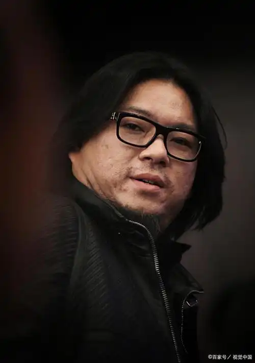 高晓松最新照片曝光似贾玲引发网友热议减重后的他焕然一新