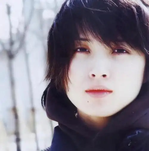 李佳:与富商离婚后,二婚嫁给初婚的靳东,高龄生子也幸福