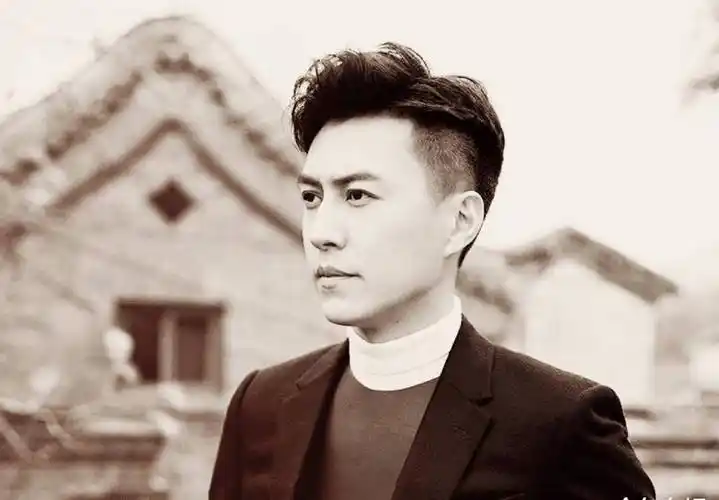 靳东演技不错,感情处理的很细腻,细节也完成的很好_时候_感觉_气质