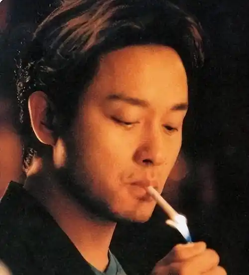 10位明星抽烟姿势,吴彦祖帅气,张国荣销魂,周润发成就经典_李连杰