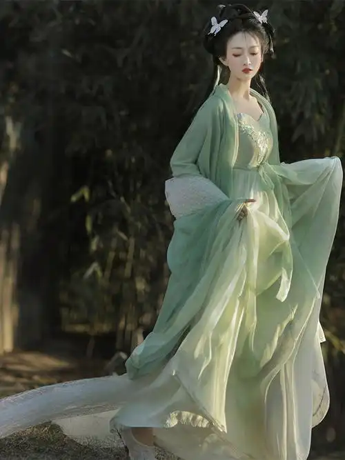 成人汉服女中国风