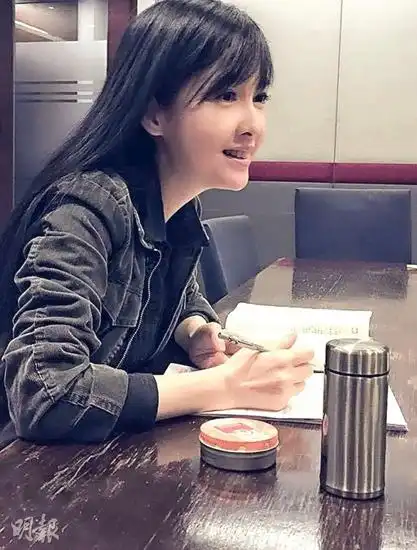 48岁周慧敏容貌似20岁 网友:是否有人忘记变老(图)-中新网