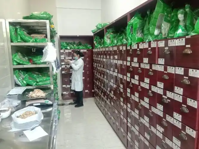 干净整洁的中药房,满满的库存,随时满足临床需要