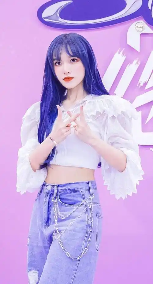 "绝世美少女"程潇 充满青春气息的懵懂感 宛如人间般