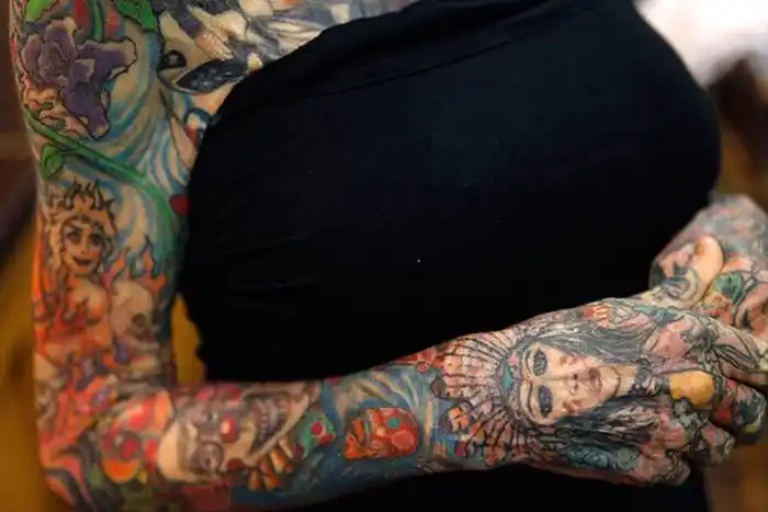 全身95%的皮肤都纹身http://www.ttpaihang.com2010-05-27新华网