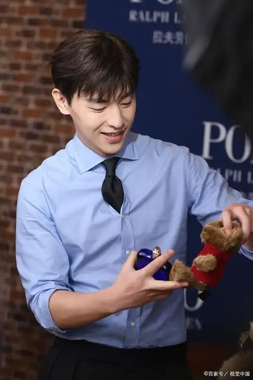 邓伦上海工作室已注销,是什么原因?网友猜测或与税务问题有关