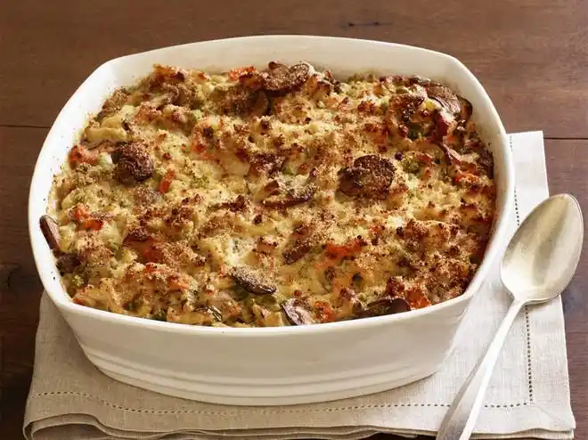 鸡肉麦卡罗尼焙盘(casserole)