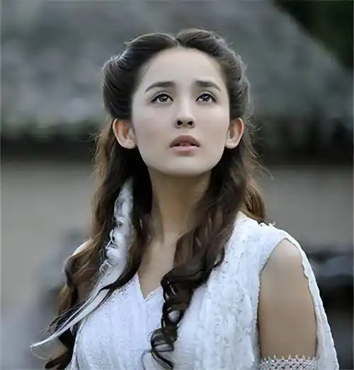 同样是新疆美人,迪丽热巴是怎样把古力娜扎"甩远"的?_因为_父亲_父母