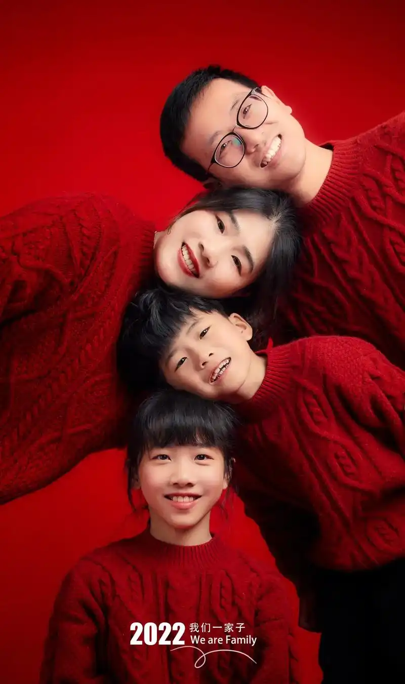全家福来了 #你好2022 #全家福摄影 #四口之家  简 - 抖音
