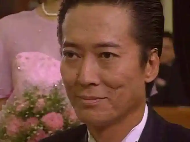 他是香港影坛最强反派亚视为花费2亿心血如今72岁依旧单身