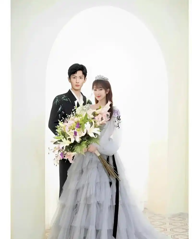 没想到杨紫和成毅有这么美的一组婚纱照,浪漫又温馨,真是挑不出毛病!
