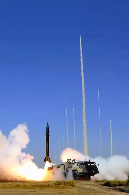 "东风浩荡,雷霆万钧",导弹武器装备建设经过半个世纪的风雨征程,"剑阵