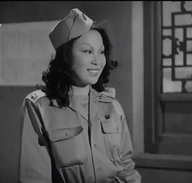 原创中国电影中第一个女特务,与谢晋同学,打过谢晋一巴掌,晚年幸福