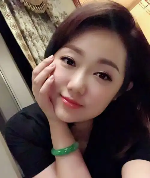 40岁的广东台美女屈炫希,被误传是李青山的妻子,现实中感情成谜_网易