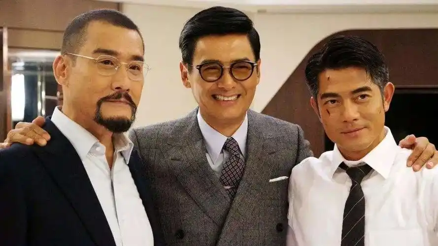 周润发唱歌有多好听?与梁家辉合唱《友谊之光》,一开口惊艳全场