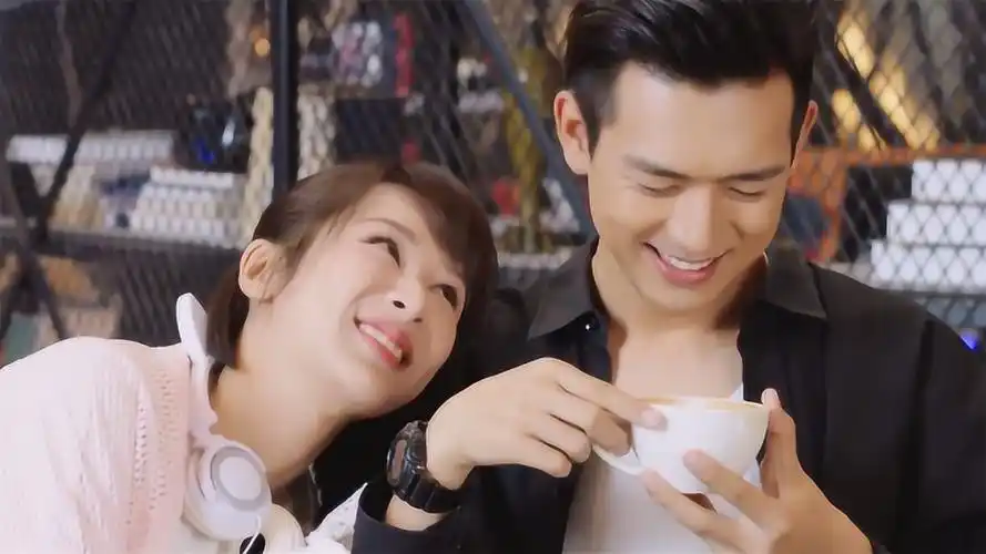 亲爱的热爱的杨紫醉酒太可爱抱着李现要亲亲杨紫羞涩回吻