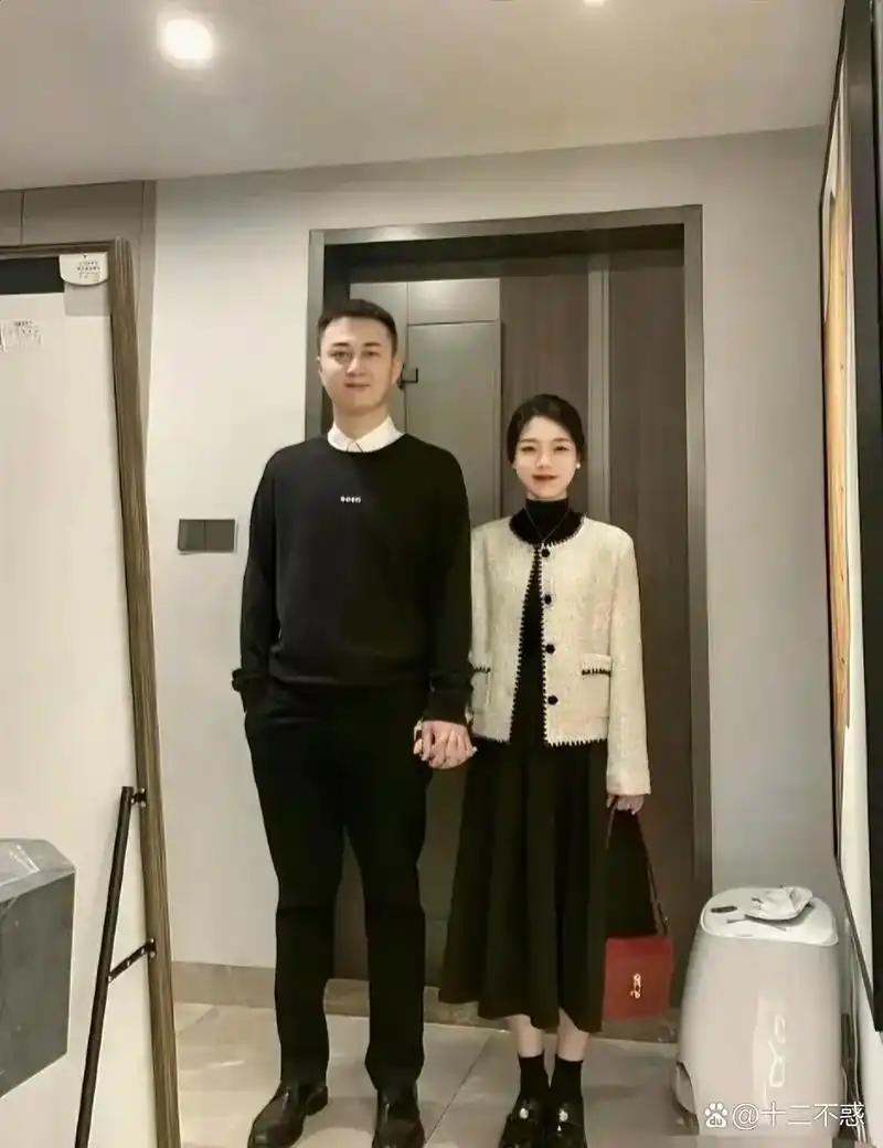 男生身高180cm,女生身高160cm,两人相配吗?