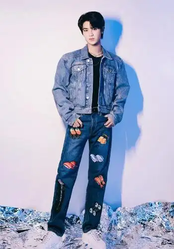 黄明昊也对"寿司裤"下手,看他穿上身后的效果,女生都流口水了