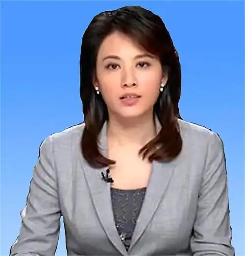 东方卫视尹红,她清丽中还带着妩媚