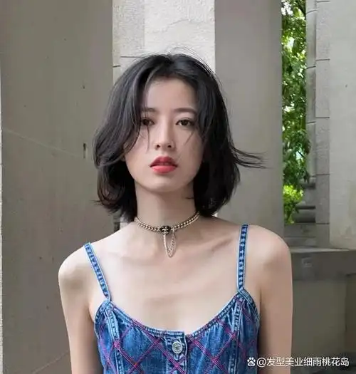 网红短发发型,减龄时尚,不挑脸型,打造出清新浪漫的风格.