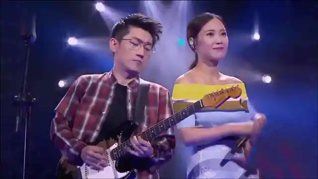 云朵金志文罕见同台,演唱《远走高飞》太好听了,开口征服全场