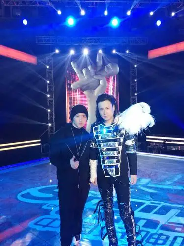 p>周展翅,1987年6月30日出生于 a target="_blank" href="/item/浙江