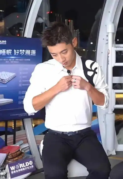 张继科的肌肉真有美感穿衬衫也藏不住好身材一点也不输明星