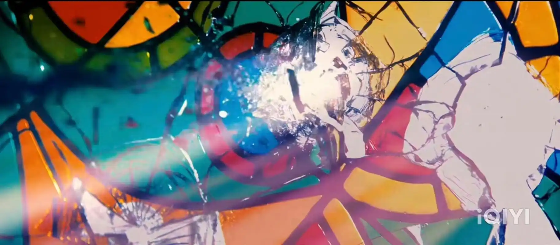 张艺谋当时在《金陵十三钗》里面的这扇彩色的玻璃大家还记得吗?