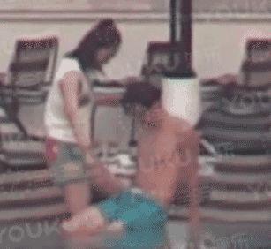 75岁的相声大师侯耀华与美女热聊,此前晒合照引发争议