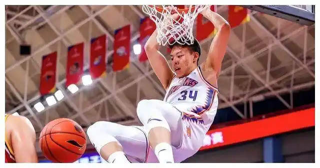 中国男篮希望之星伤愈归来,李春江要大力培养_刘俐嘉_上海男篮_球员